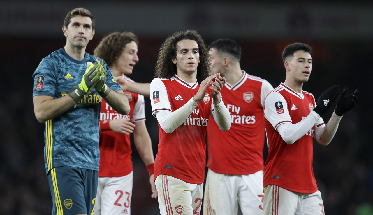 英超半场：B费破门，贝勒加德建功，狼队1-1曼联