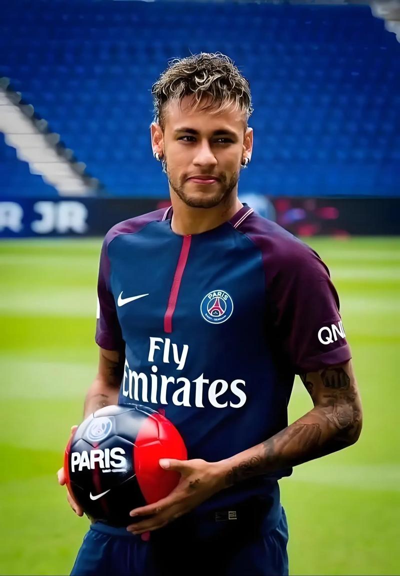 皇马青训小将获征召！18岁天才后卫冲击一线队，卡马温加伤愈归队