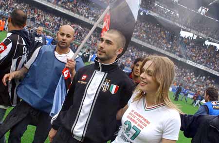 传闻：曼联和米兰球探现场考察18岁雷恩高中锋梅特