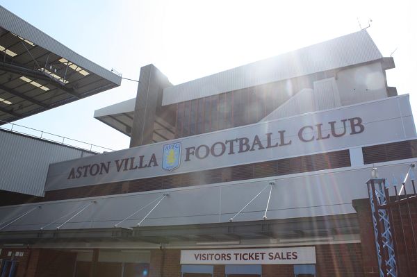 意媒：安古伊萨在喀麦隆国家队中遭遇肌肉受伤