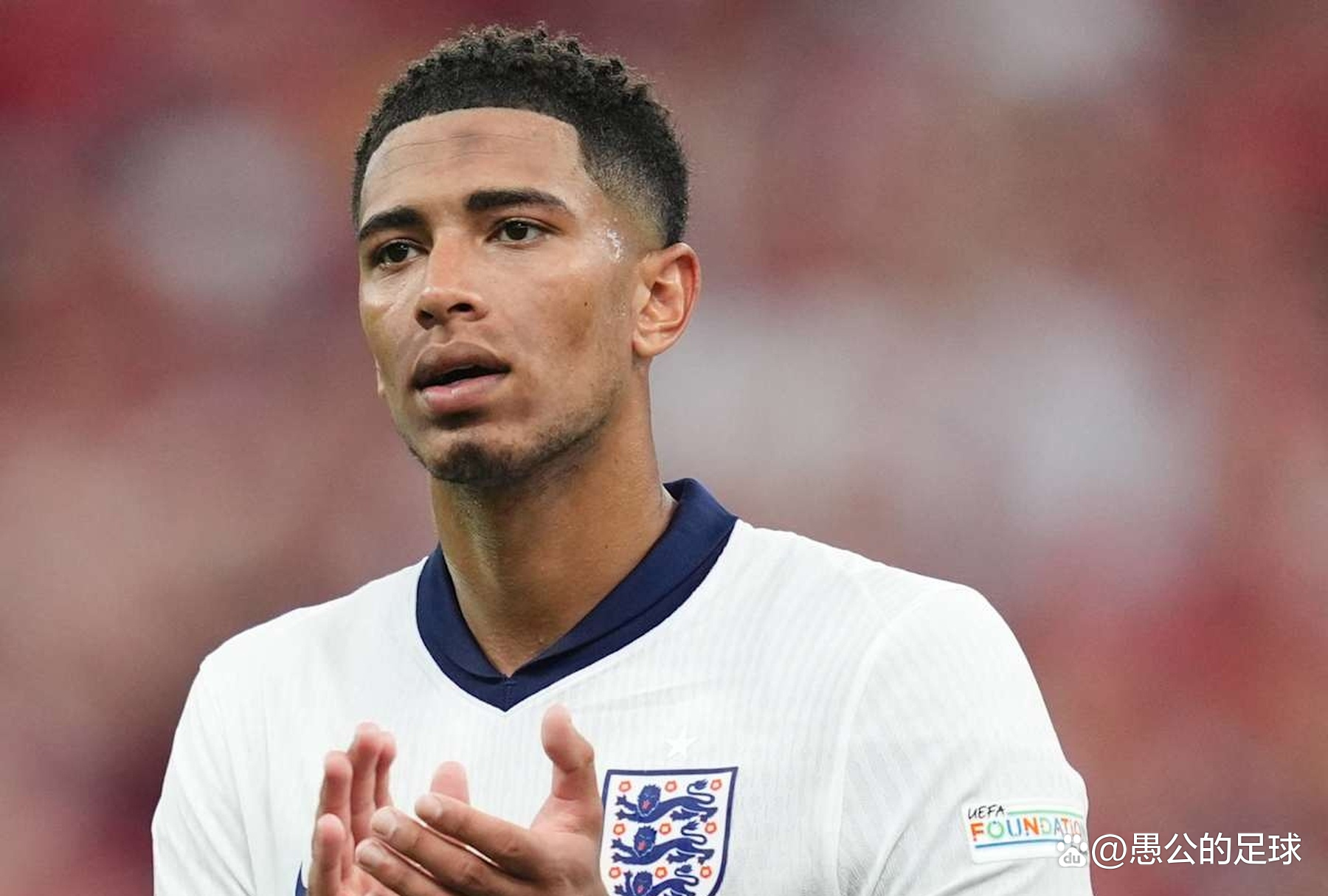 科贝尔谈小贝林染红：我该传一个更好的球避免他犯规 会承担责任（科贝尔谈小贝林红牌：我本应传得更好避免犯规，责任在我）