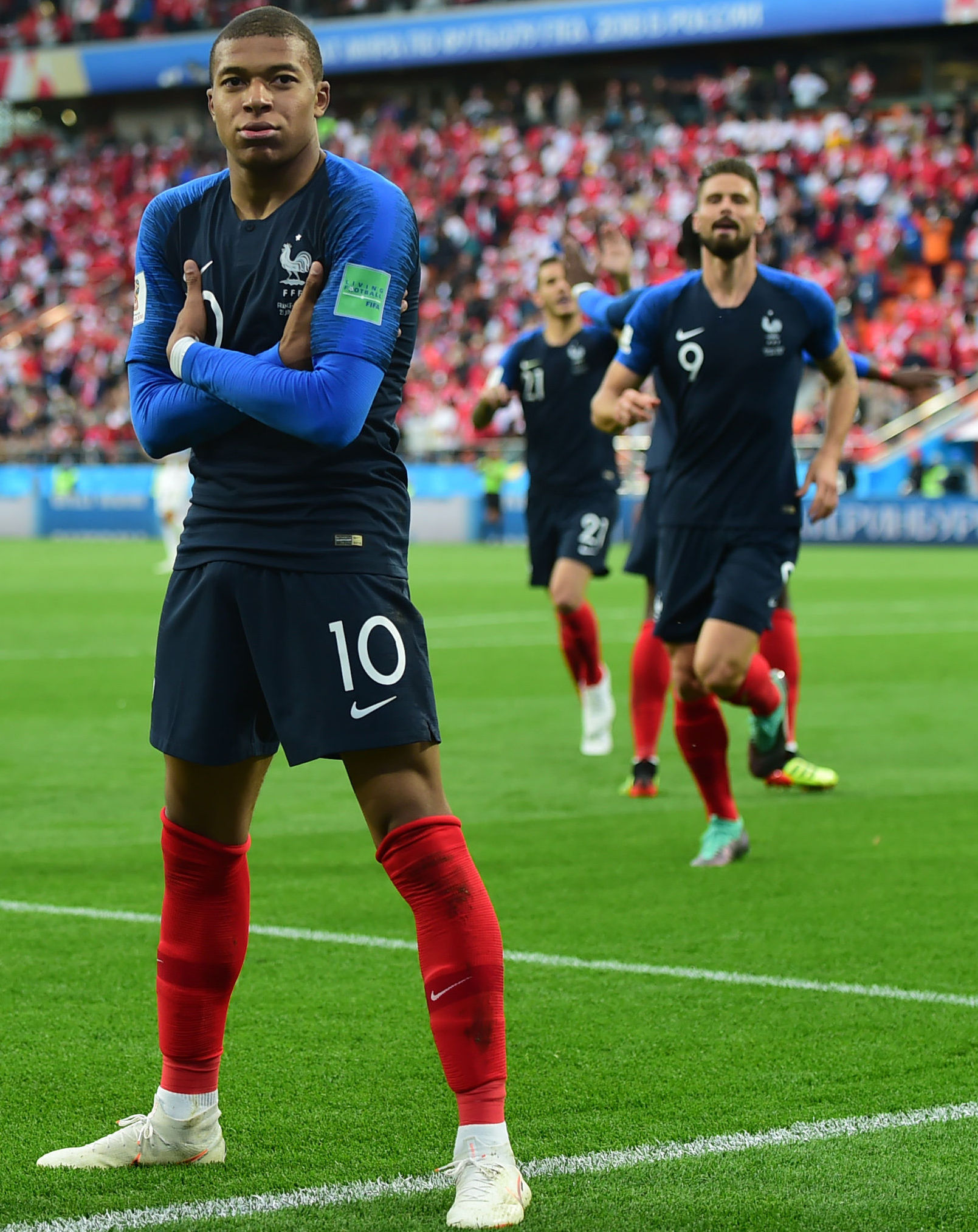 随着皇家社会爆冷1-2赫罗纳，西甲最新积分榜出炉：三雄争霸（赫罗纳2-1冷擒皇家社会，西甲最新积分榜出炉：三强争霸）