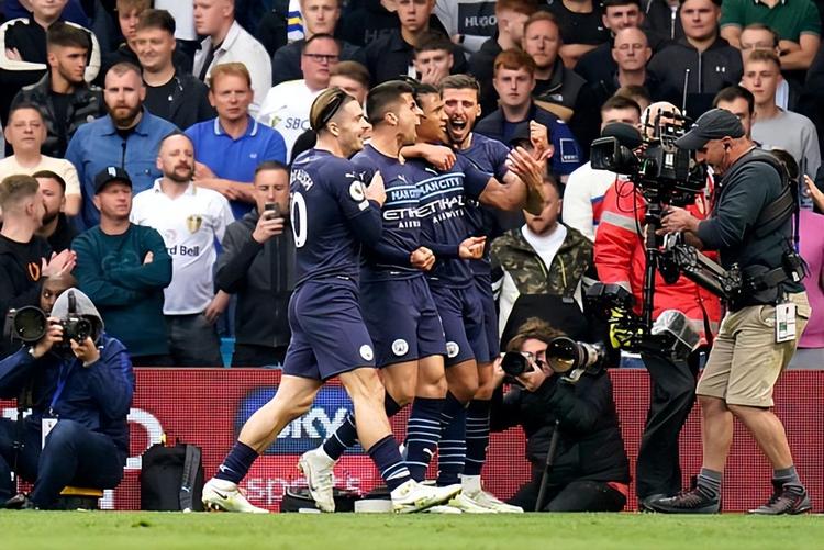 篮球湖人球员训练结束后状态恢复良好