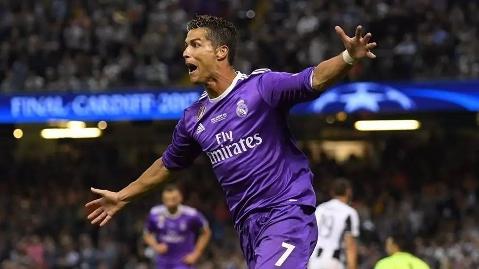 足球评论员兼作家，退役后的克拉默已在创作个人第二部小说