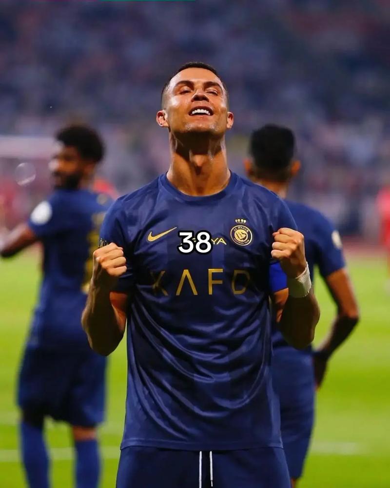 罗马诺：莱比锡和切尔西谈西蒙斯时问价乔治，两人交易不挂钩