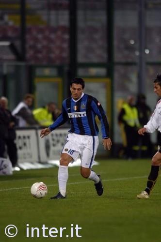 前锋连续助攻带动全队节奏