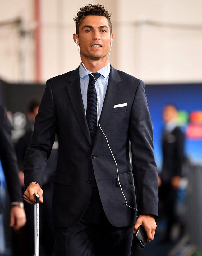 记者：恩德里克1月租借去里昂，正筹备搬家但皇马告知先等等